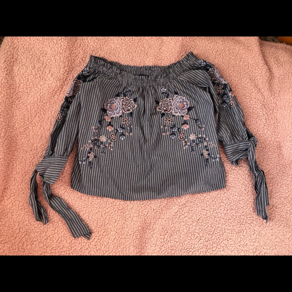 AEO OFF THE SHOULDER TOP
